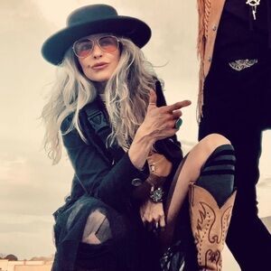 Meet your Posher, Christie